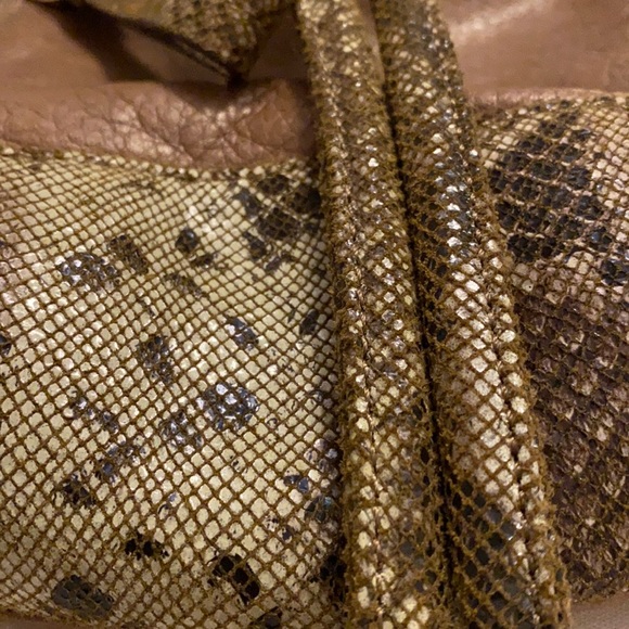 B. Makowsky Cross Body Shoulder Bag Leather Snake Embossed EUC - Picture 3 of 12